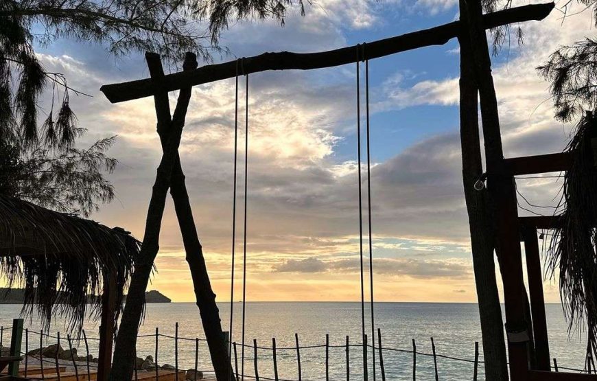 Tree House Beach Club I Daybed